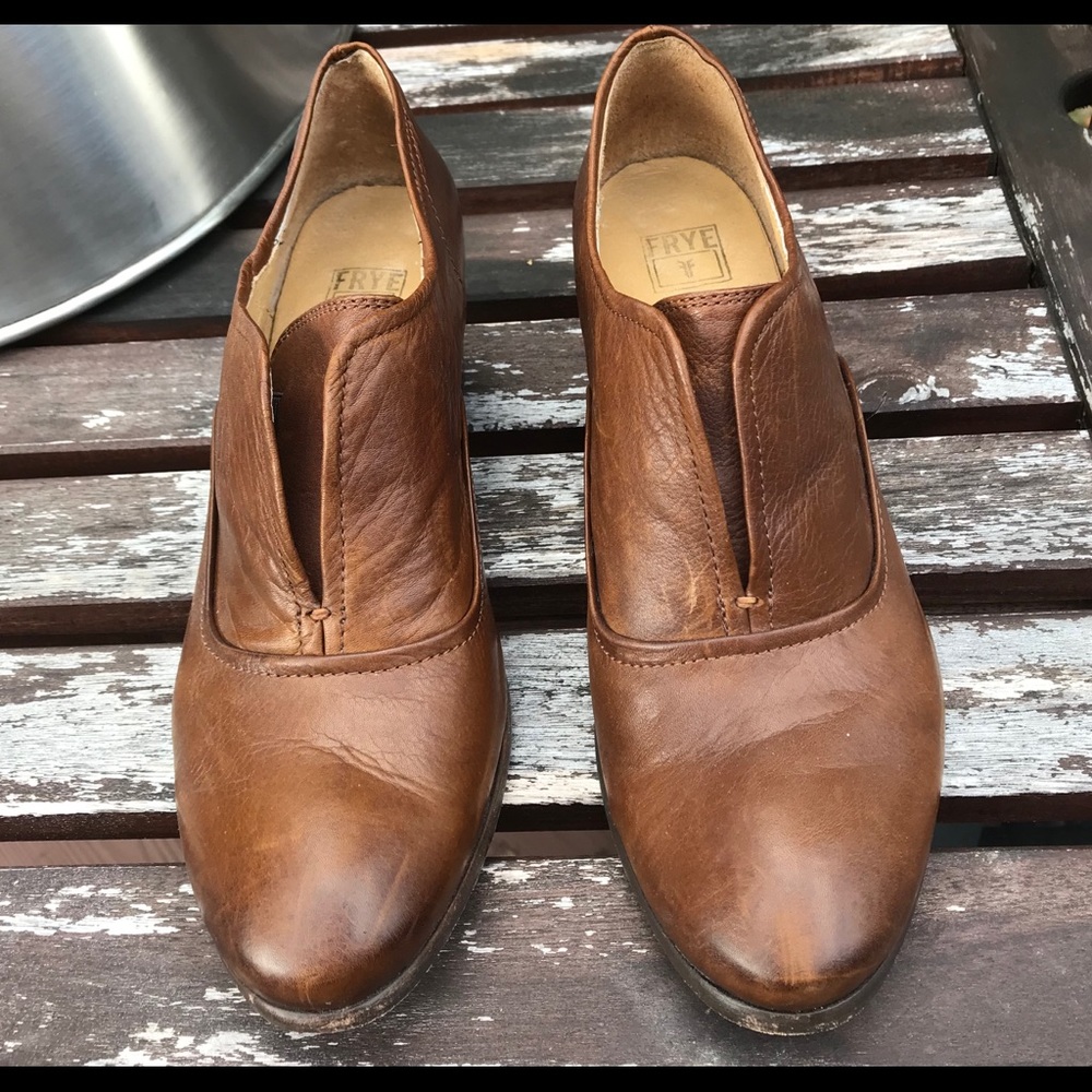 Frye Stella Slip heeled oxfords. Size 40/10 US